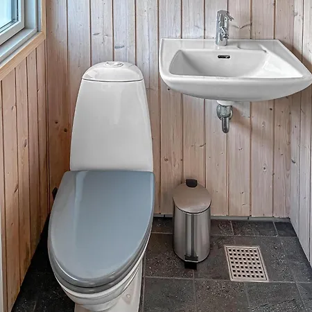 Front In With Sauna