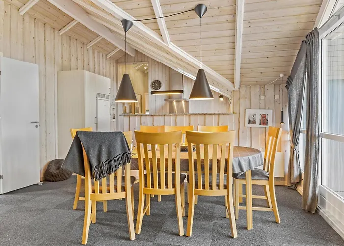 Beautiful In With Kitchen Holiday home